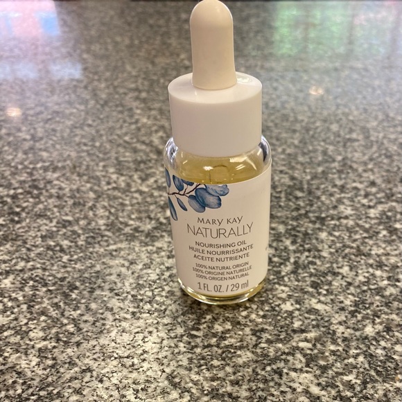 Mary Kay Naturally nourishing oil - Picture 1 of 3